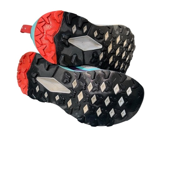 The North Face VECTIV Enduris trail running shoe.
Women’s training shoe Size 6 - Picture 4 of 6